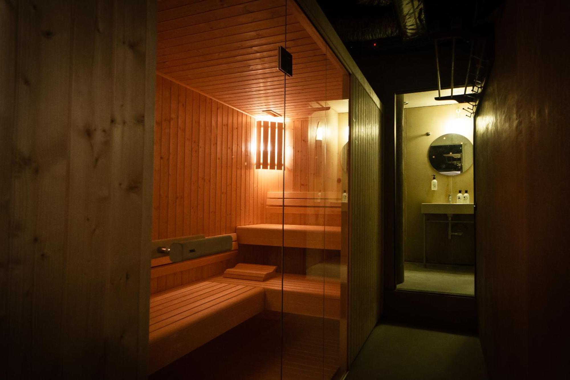 Zero Box Lodge Porto Buitenkant foto